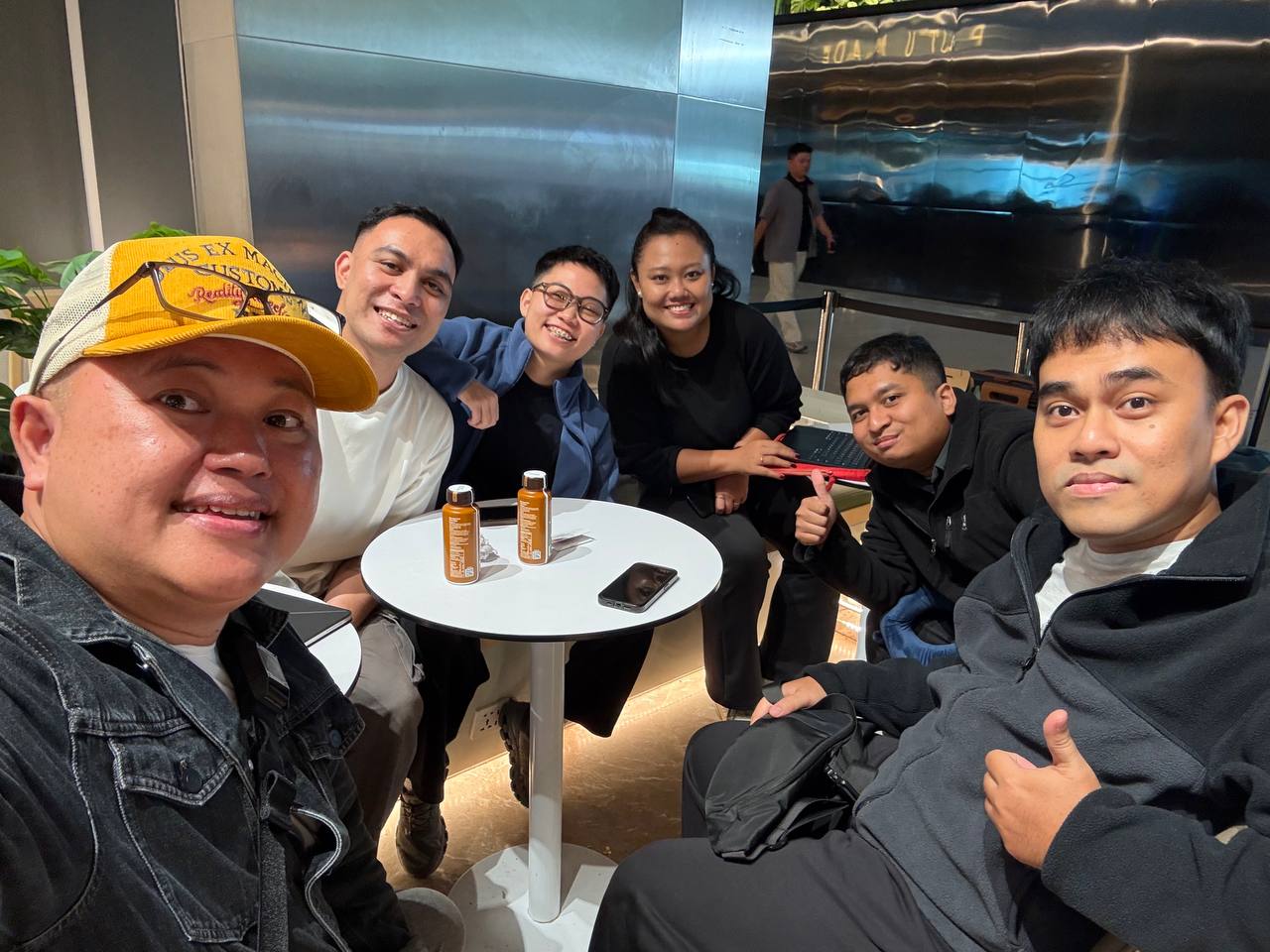 Tim siap jalan. Terminal 3, sebelum semua cerita dimulai.
