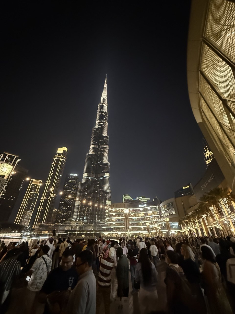 Burj Khalifa, akhirnya kelihatan juga.