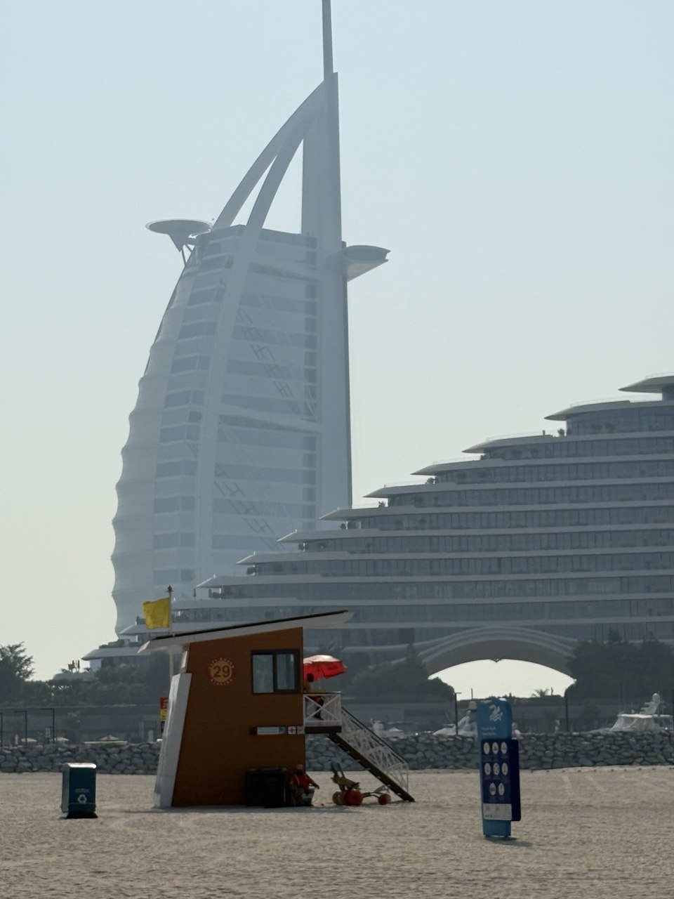 Burj Al Arab dari Jumeirah Beach.