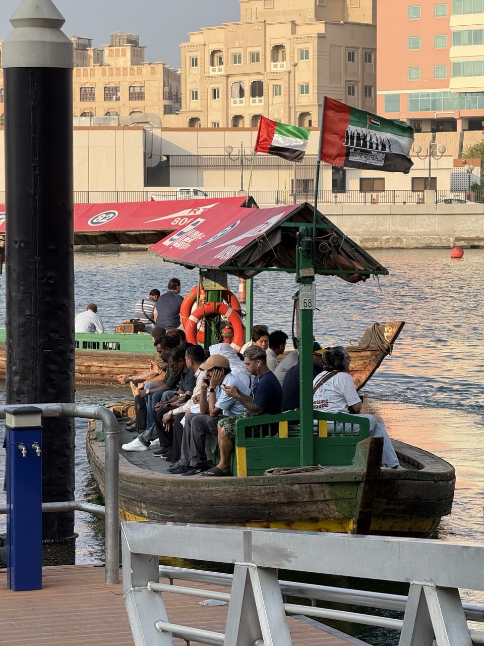 Abra, penyeberang Dubai Creek.